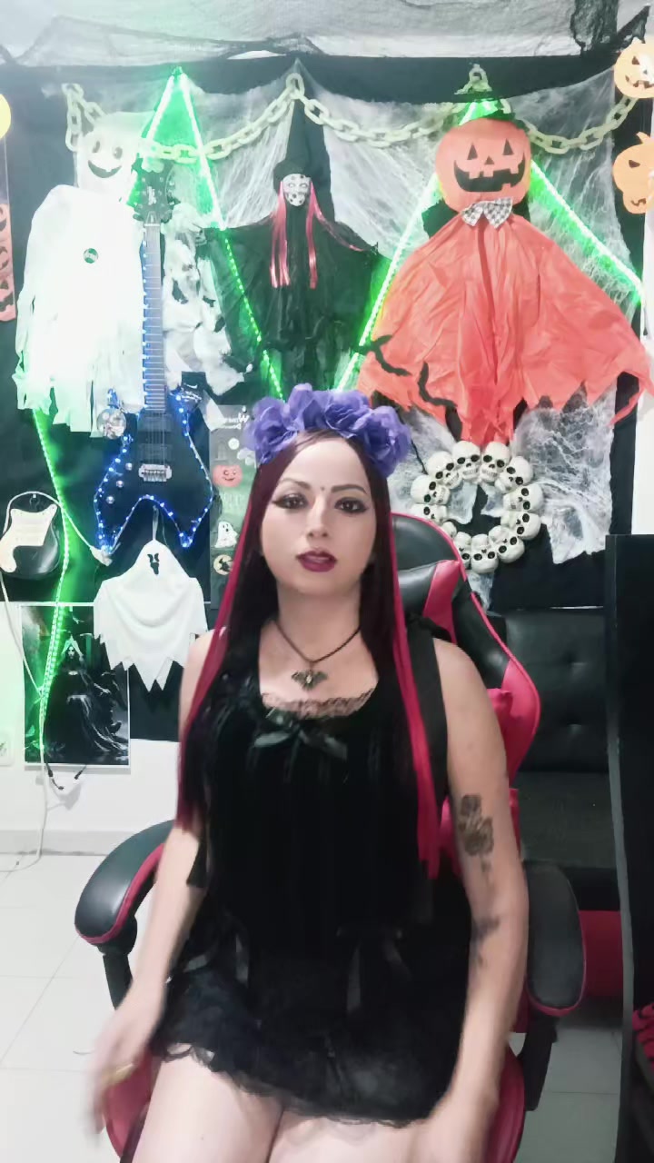 @🎸MARYROCKMETAL 🦇🤘 ☁️🐺