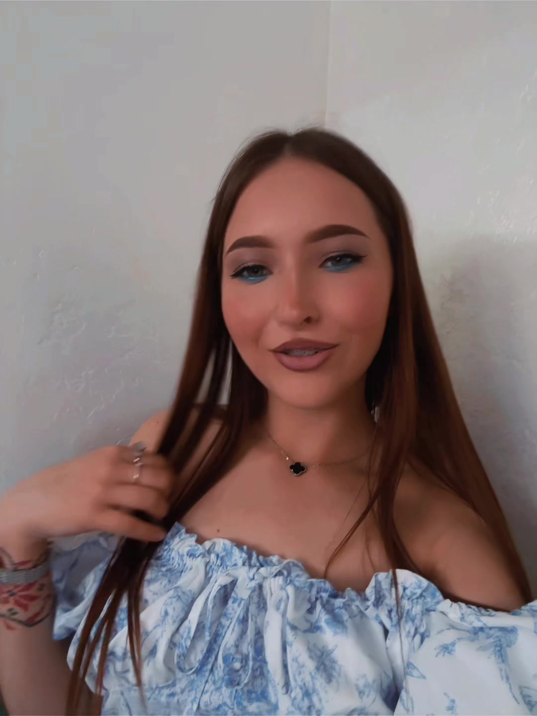 @лиза