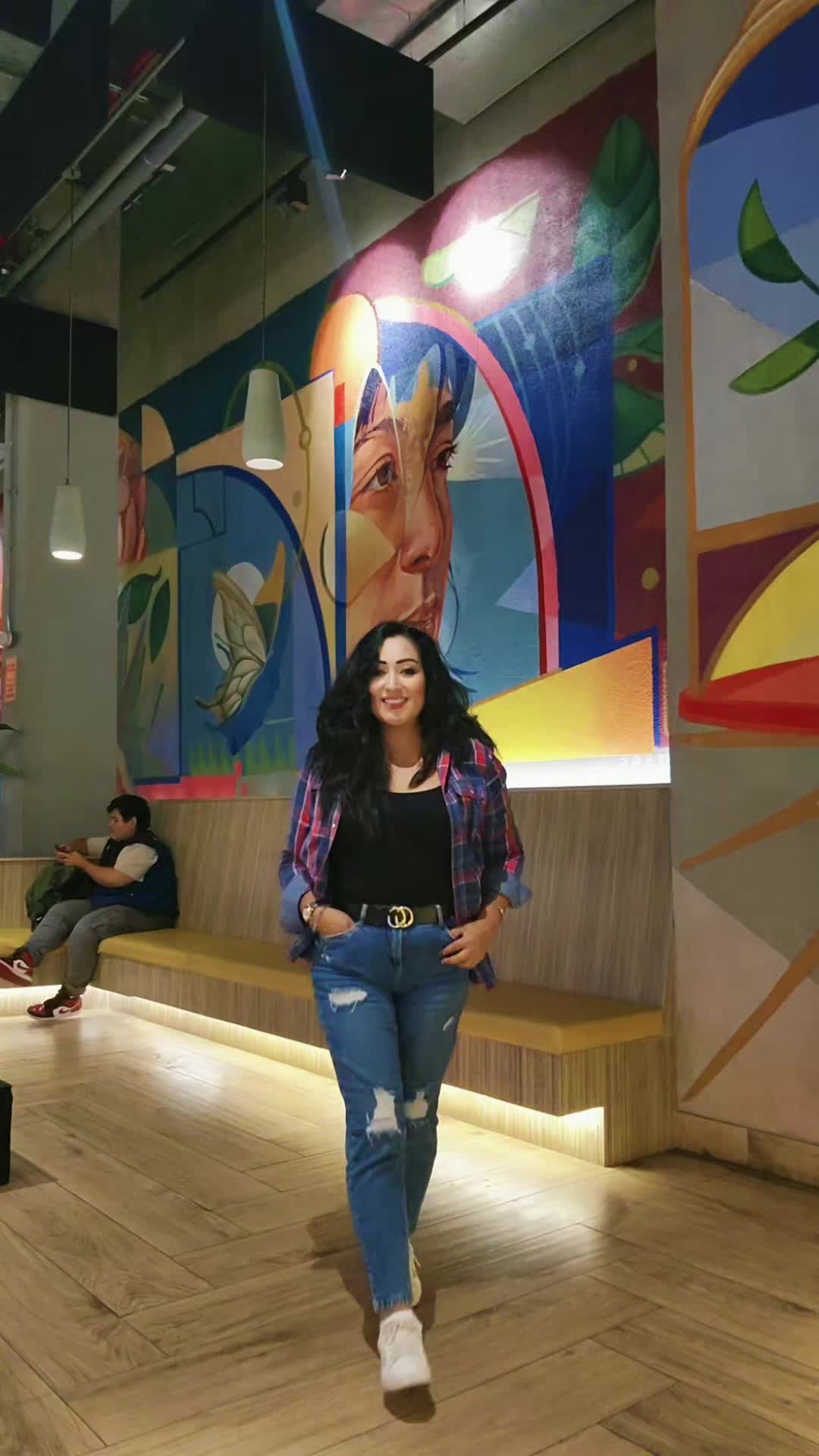 @LUCIERNAGA💜🤩👸