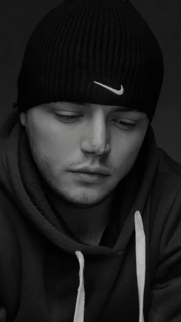 @Cʜᴀᴍᴘɪᴏɴ 🖤