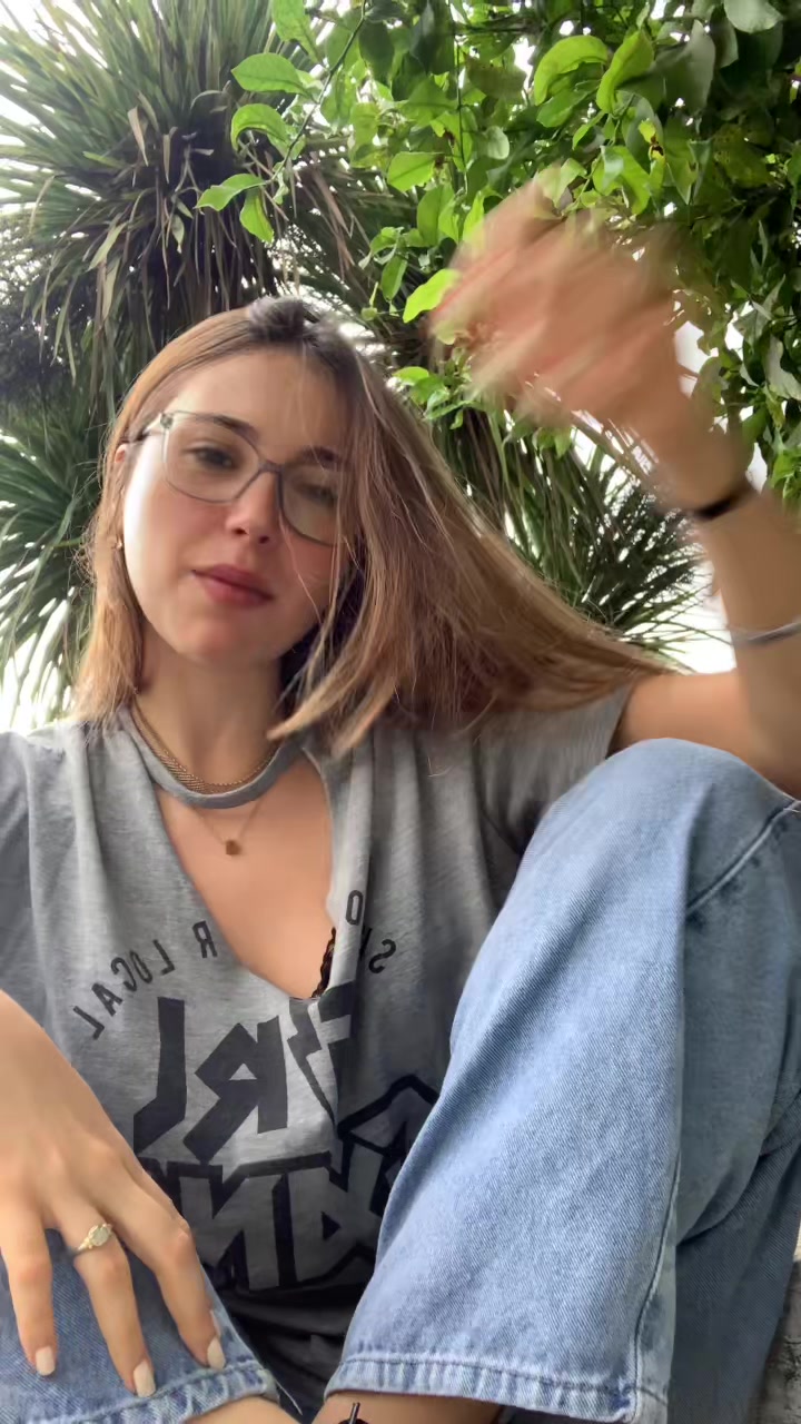 @Delf1na