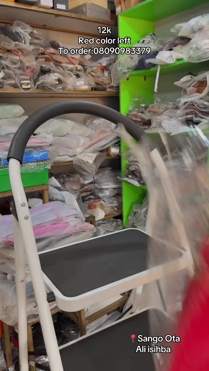 @BAGS/SLIPPERS VENDOR IN SANGO