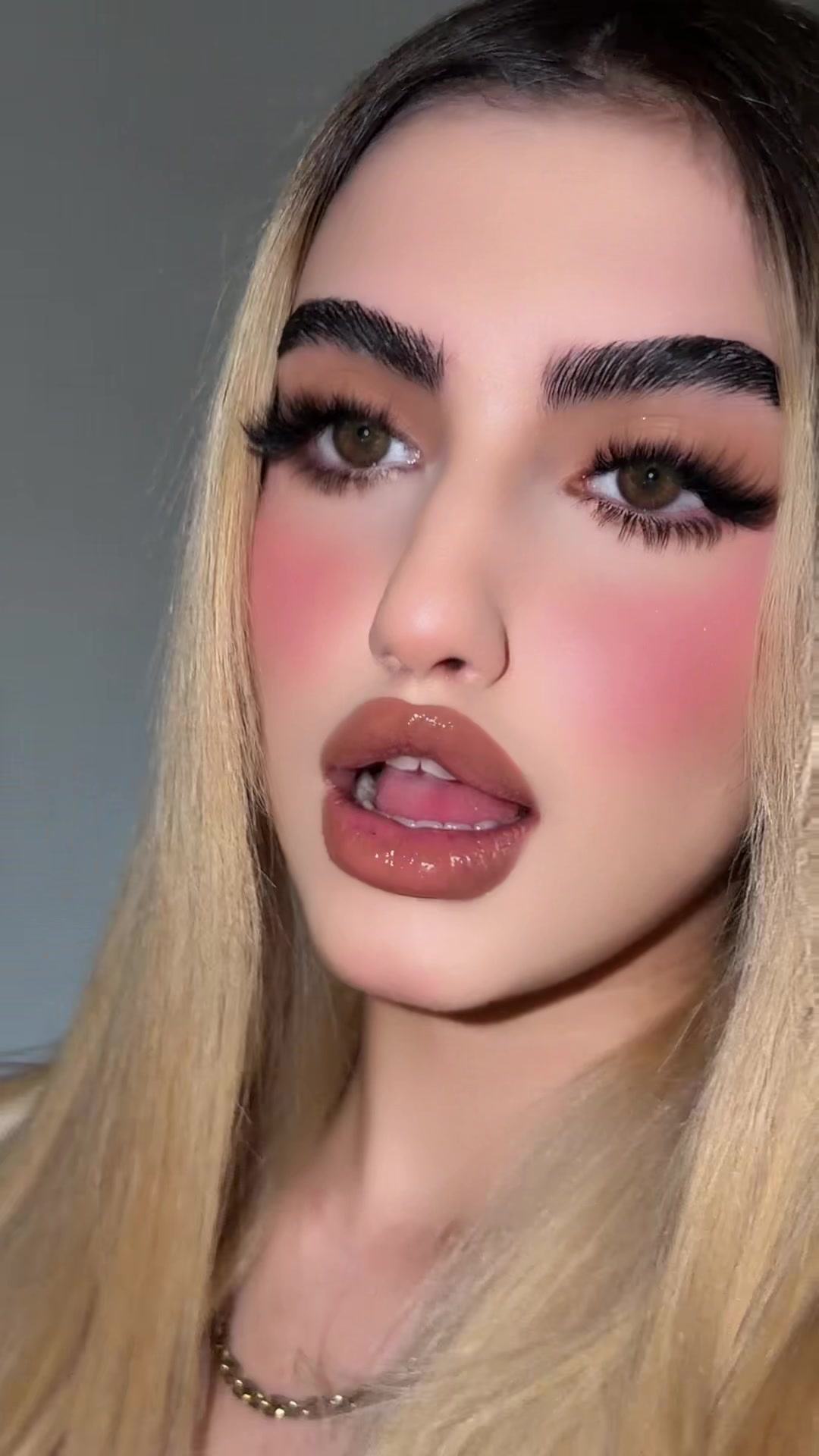 @elenahmadi1