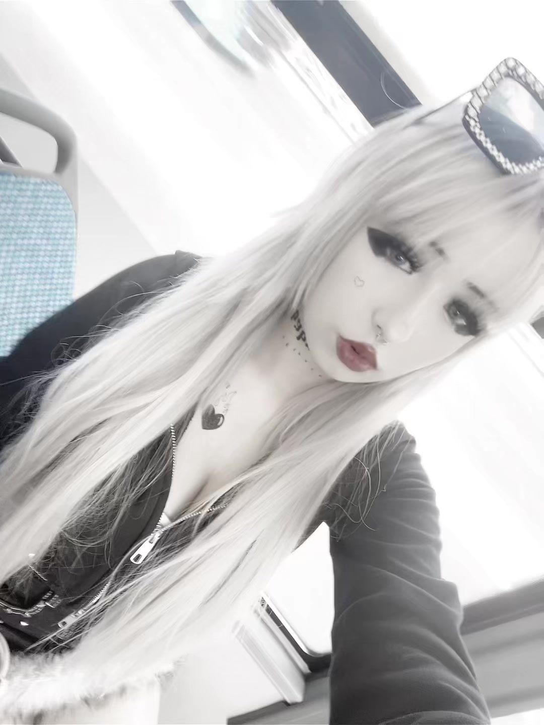 @whiiteshadow