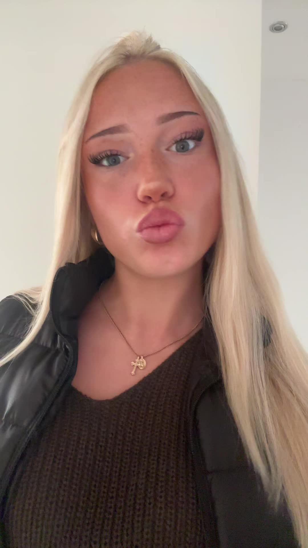 @_leasofie_