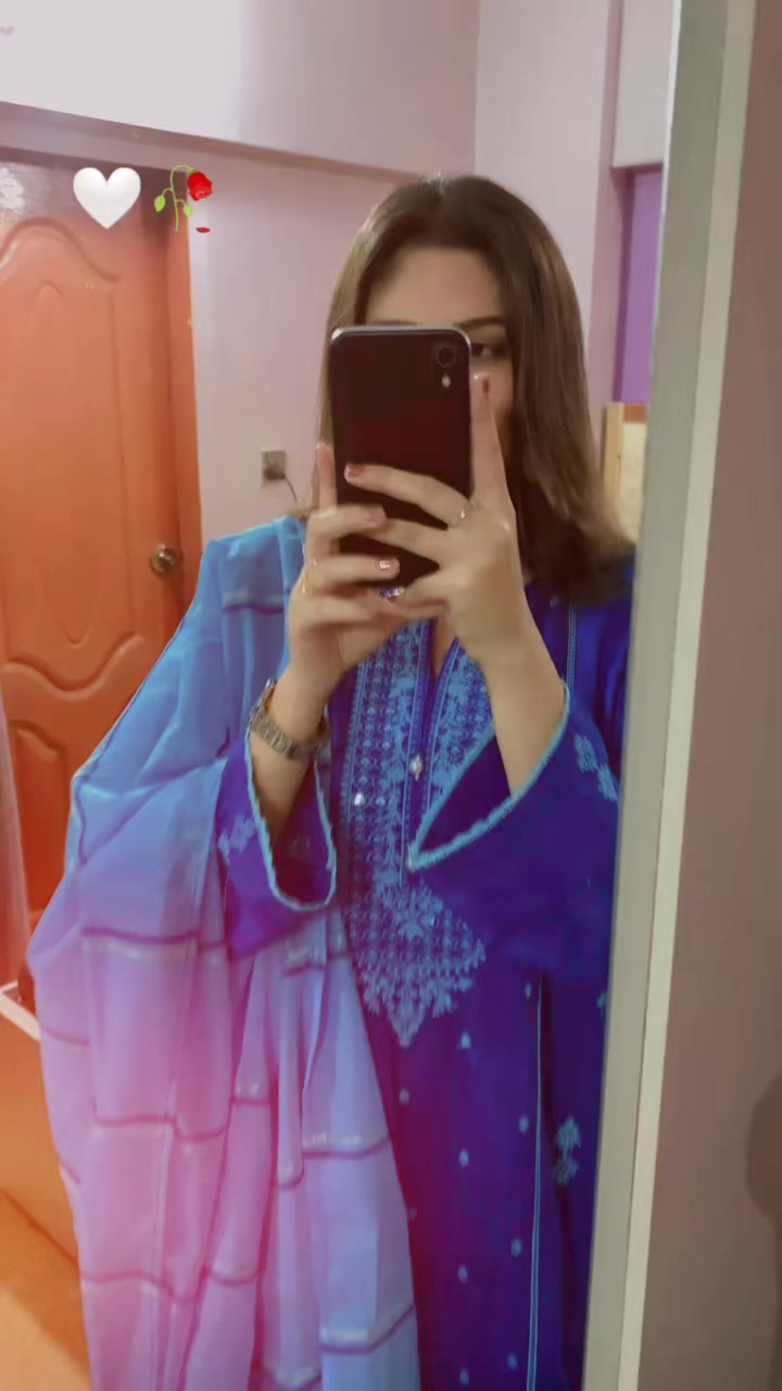 @NiaAli