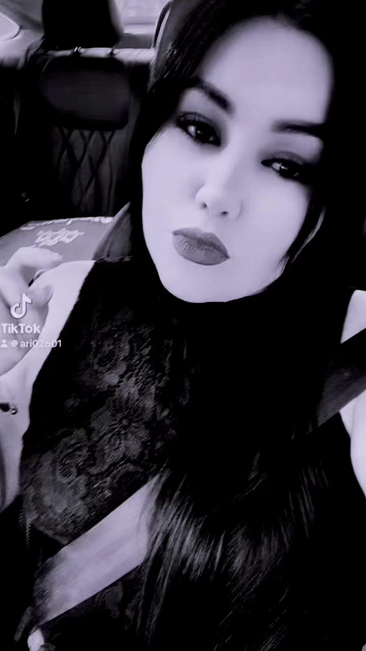 @Ari 👑✨