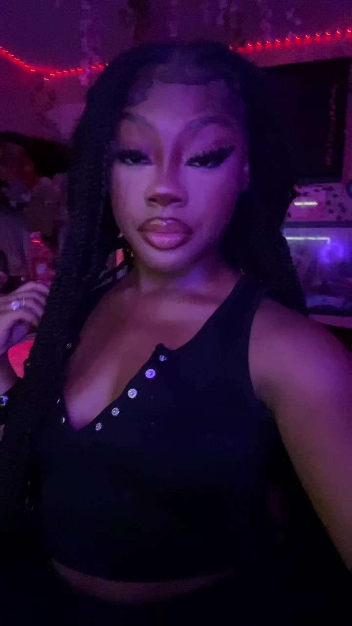 @LeonnaMarie ᥫ᭡
