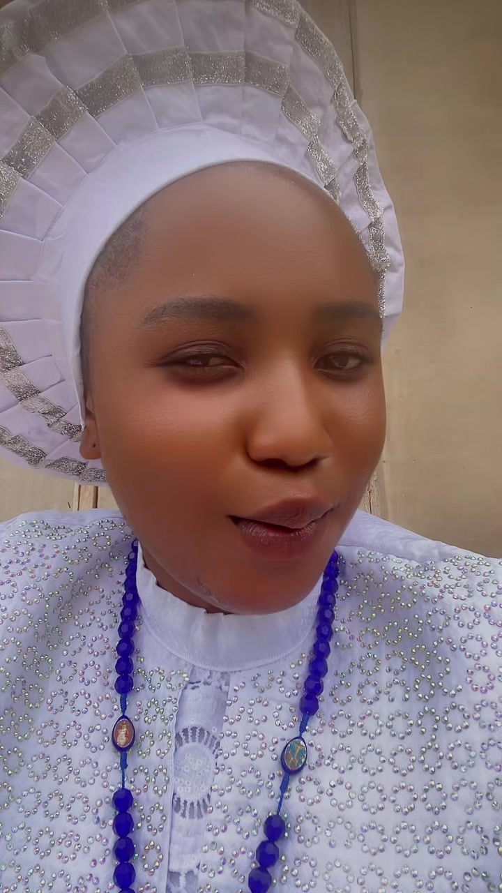 @OLUWASEUN🌸🍭🎀