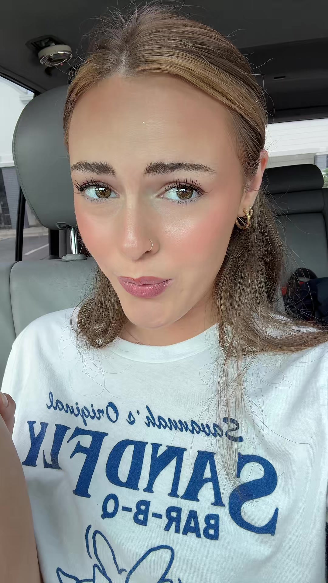 @🧍🏼&zwj;♀️