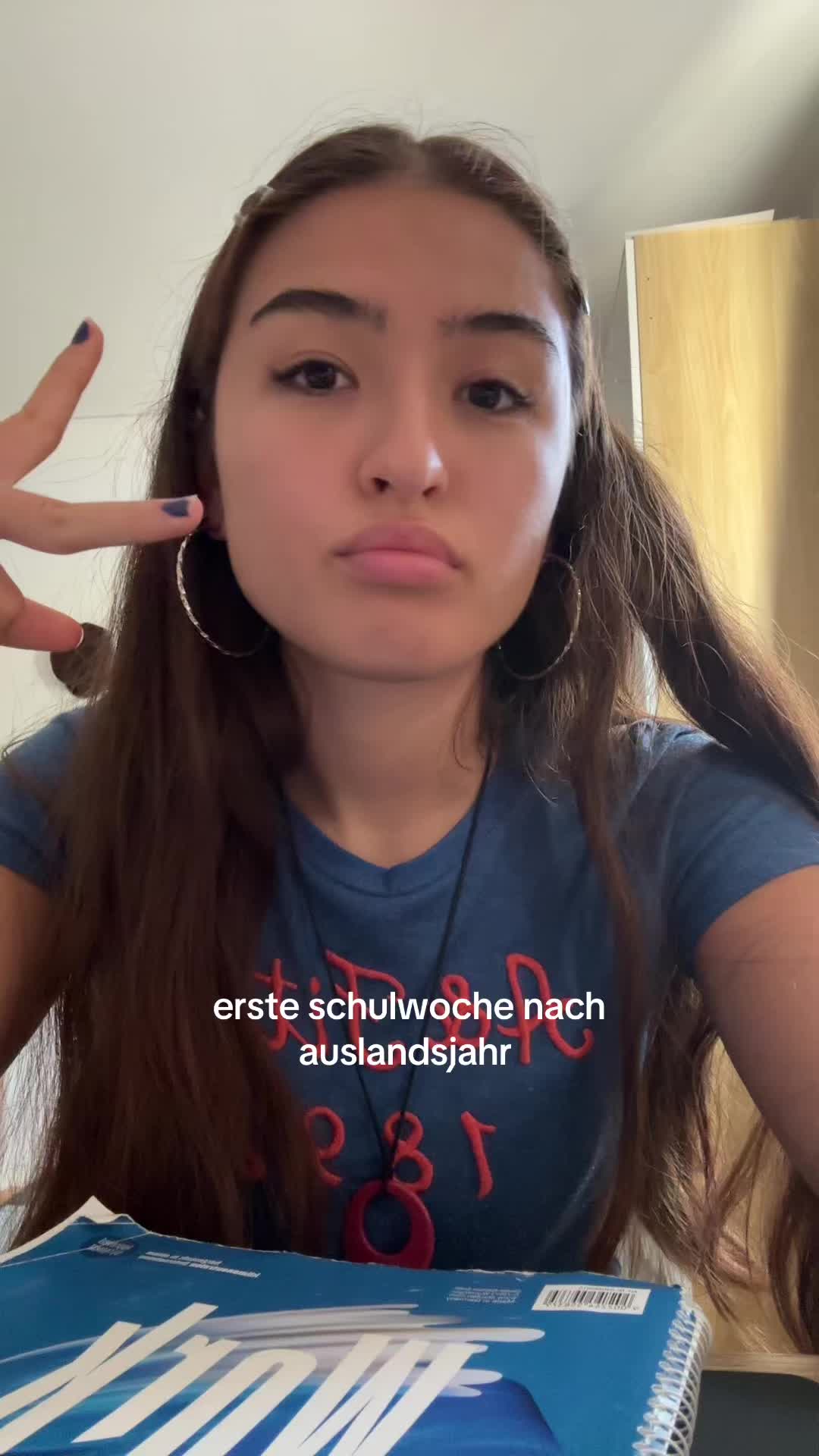 @万絢