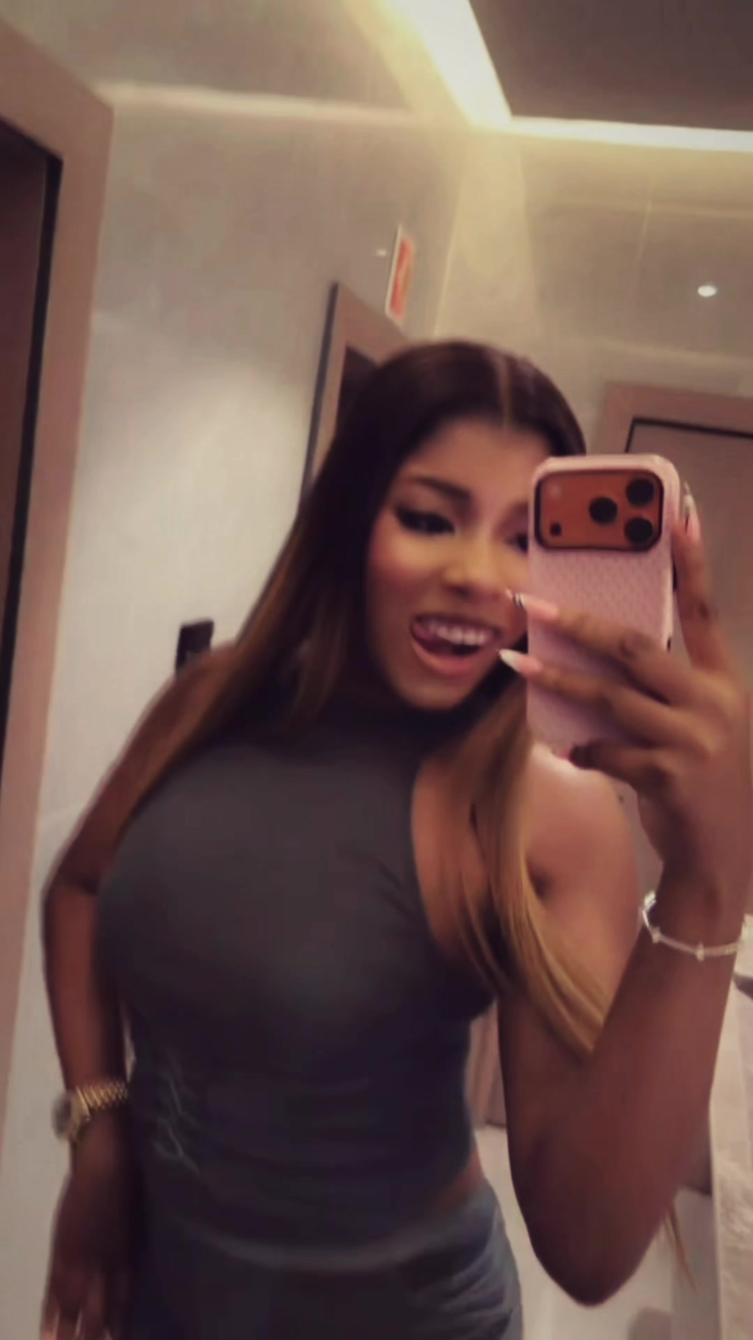 @SHEISUNIQUE