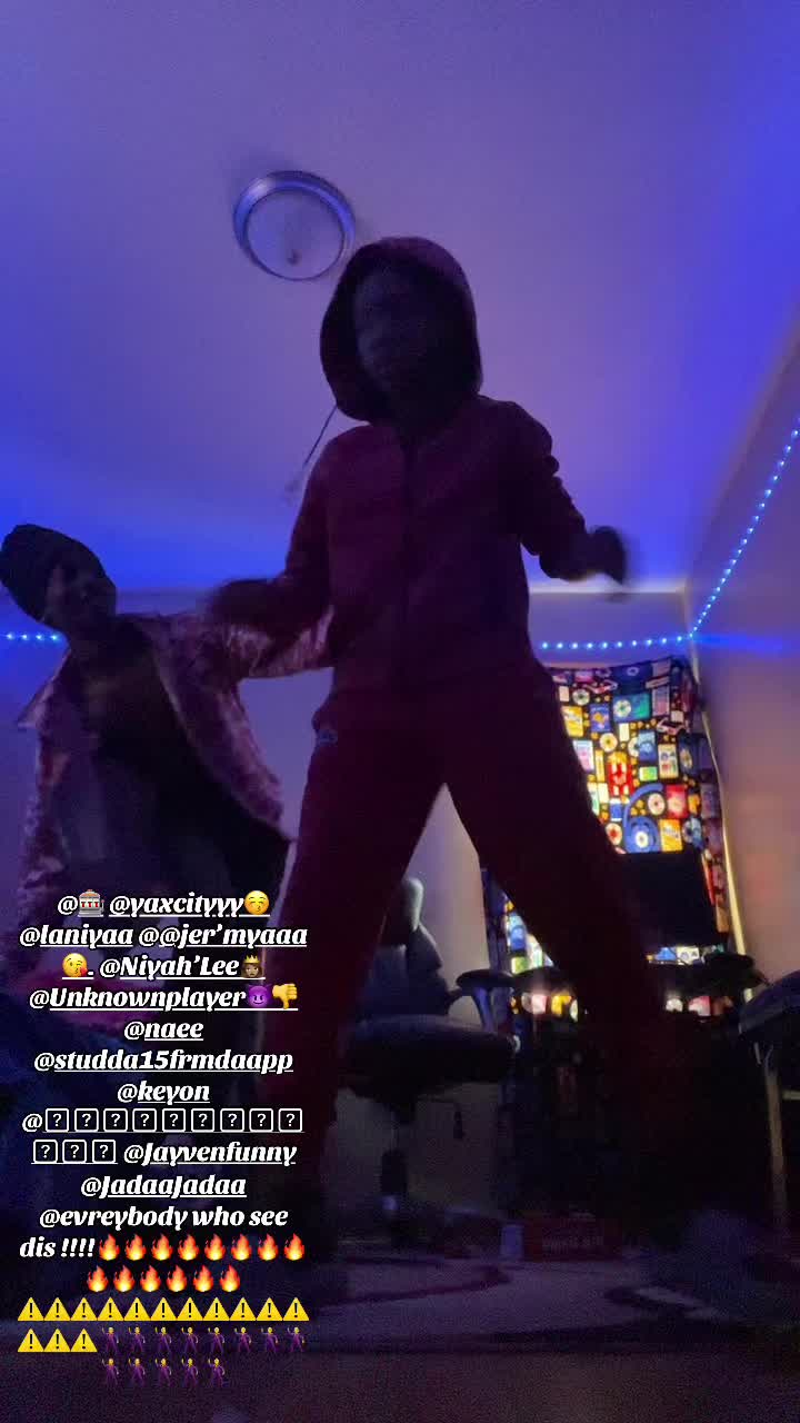 @IStillCrackBuns🫣