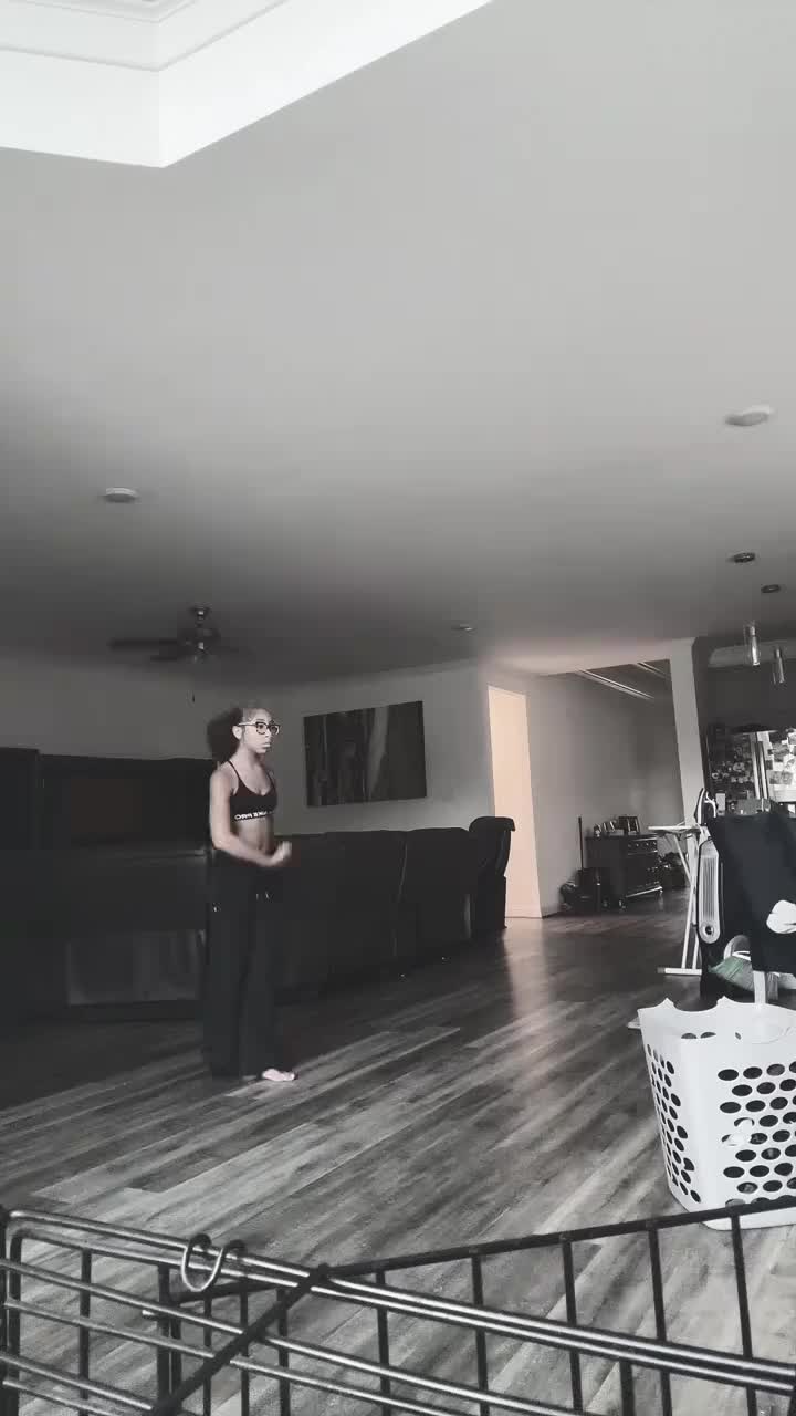 @🦄