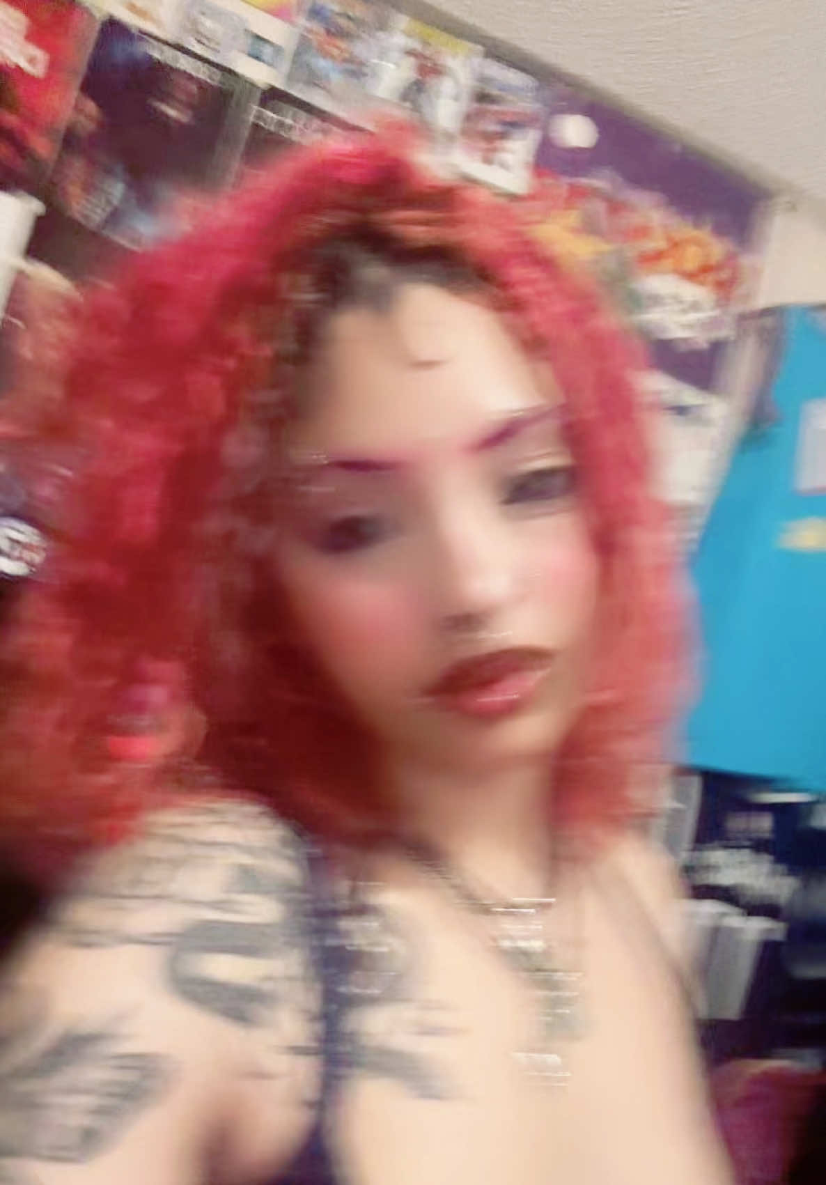 @>:)