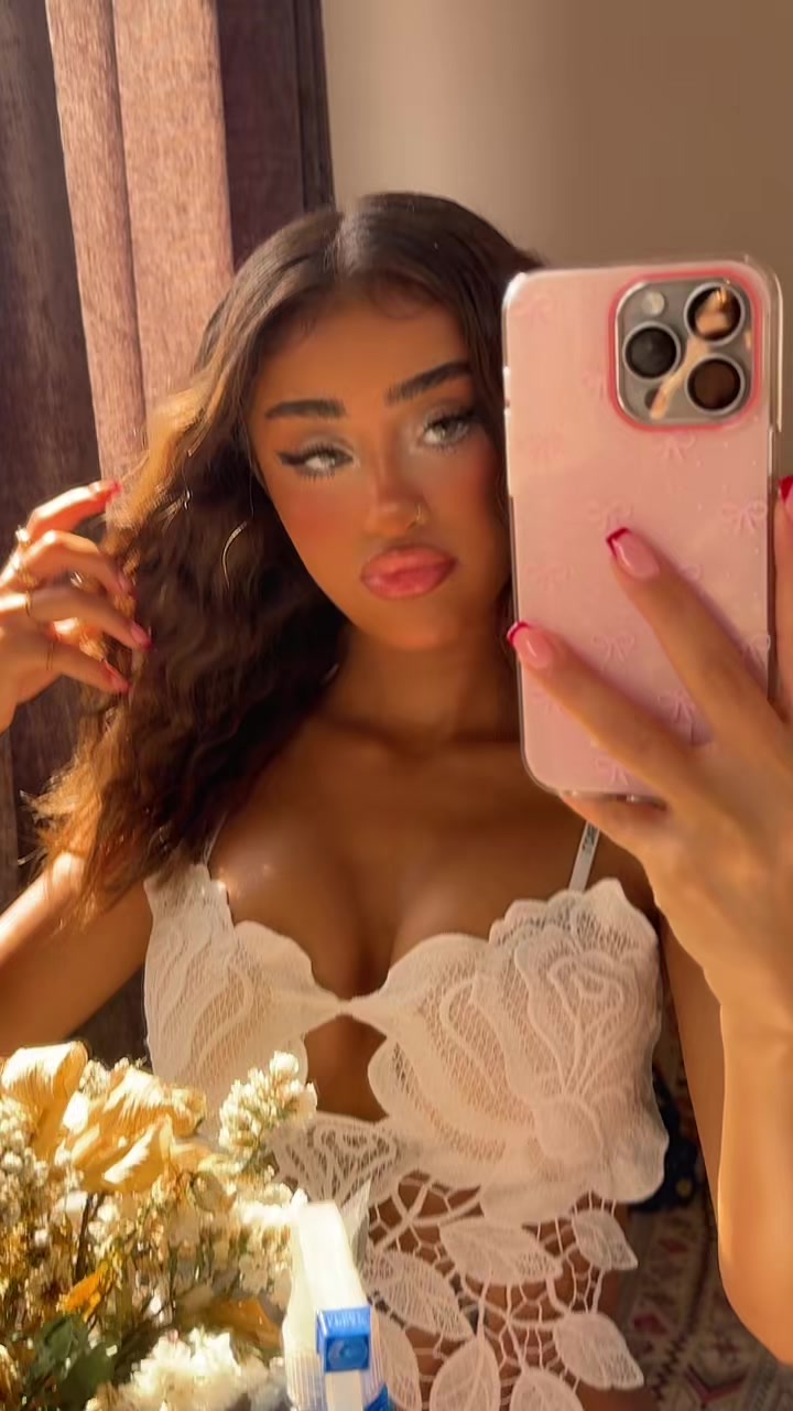 @hellenaslh