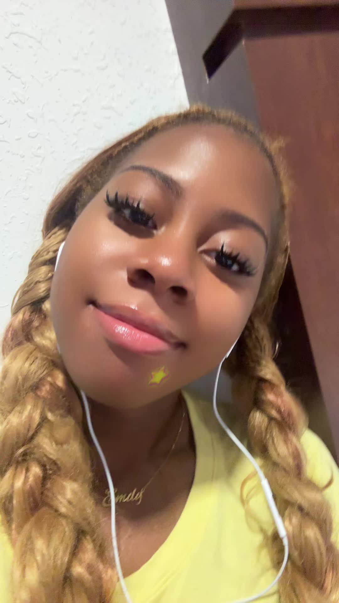 @Dollface