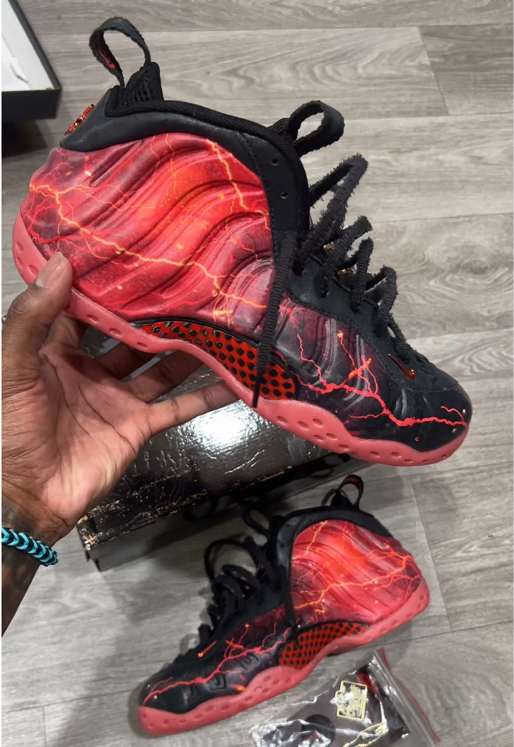 @Mr NEVER Wear The Same Shoes