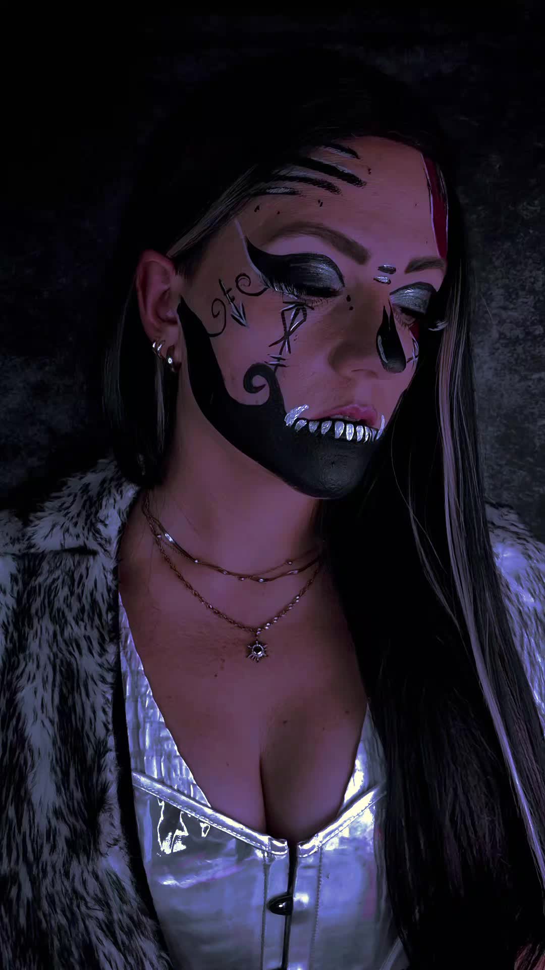 @🖤QυєєηOfƜαя🖤