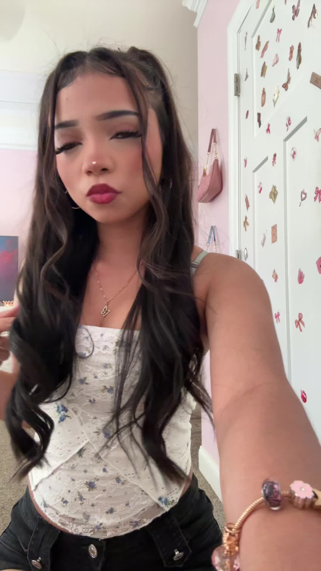 @𝓚𝓪𝓻𝓵𝓪 🌺
