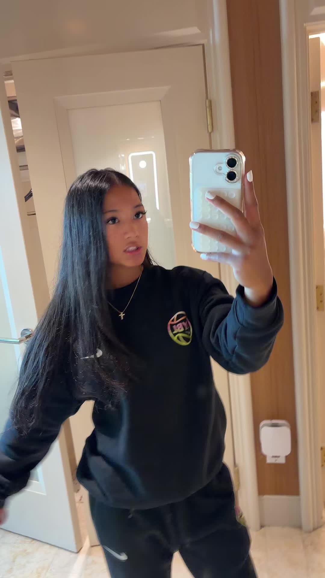 @￶ 　 　  ️