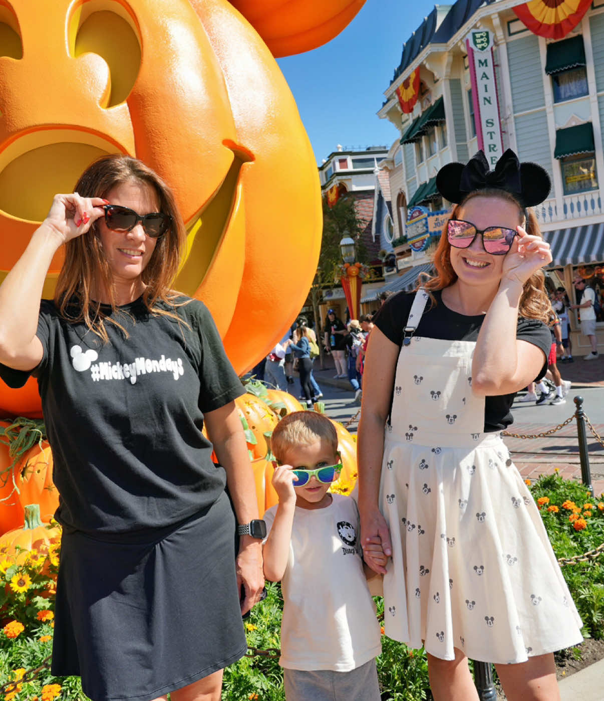 @Mickeymondaymoms