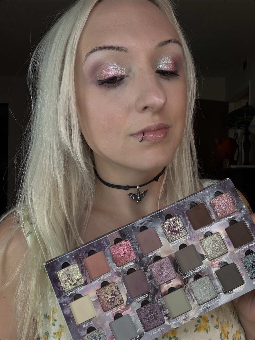 @Mika ✨ plays with makeup ✨