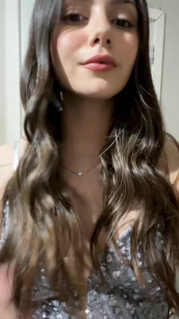 @Vickyy