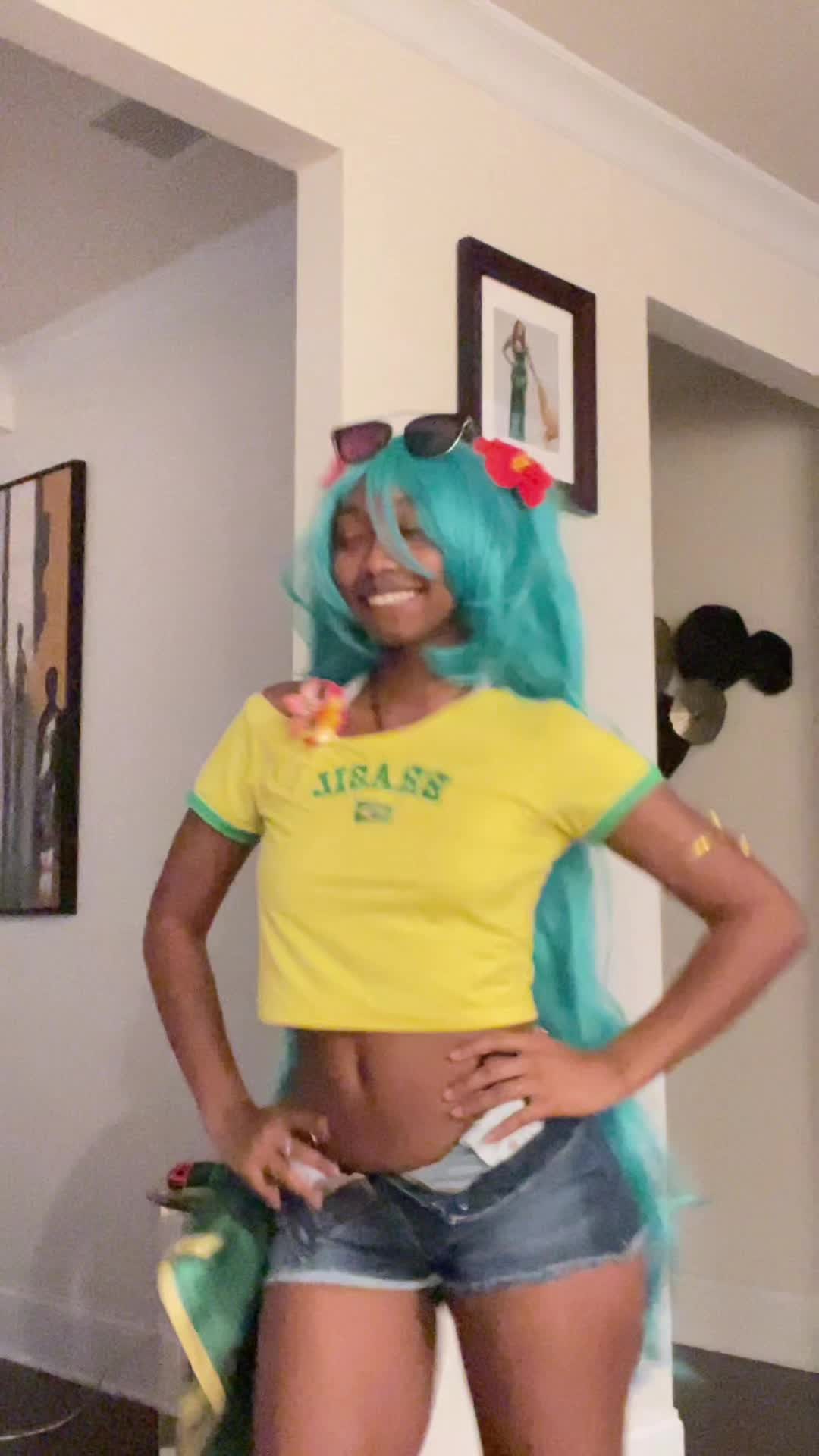 @lluna.cos