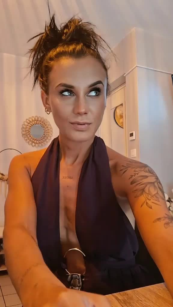 @Lau♒