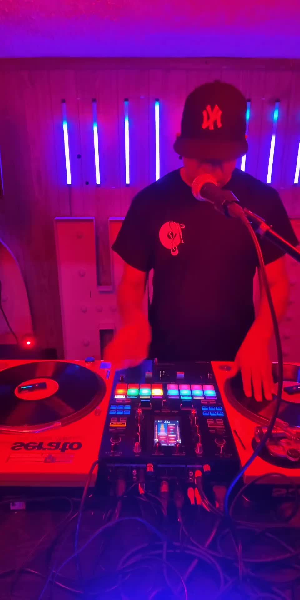 @DJ MUSTAFA ROCKS