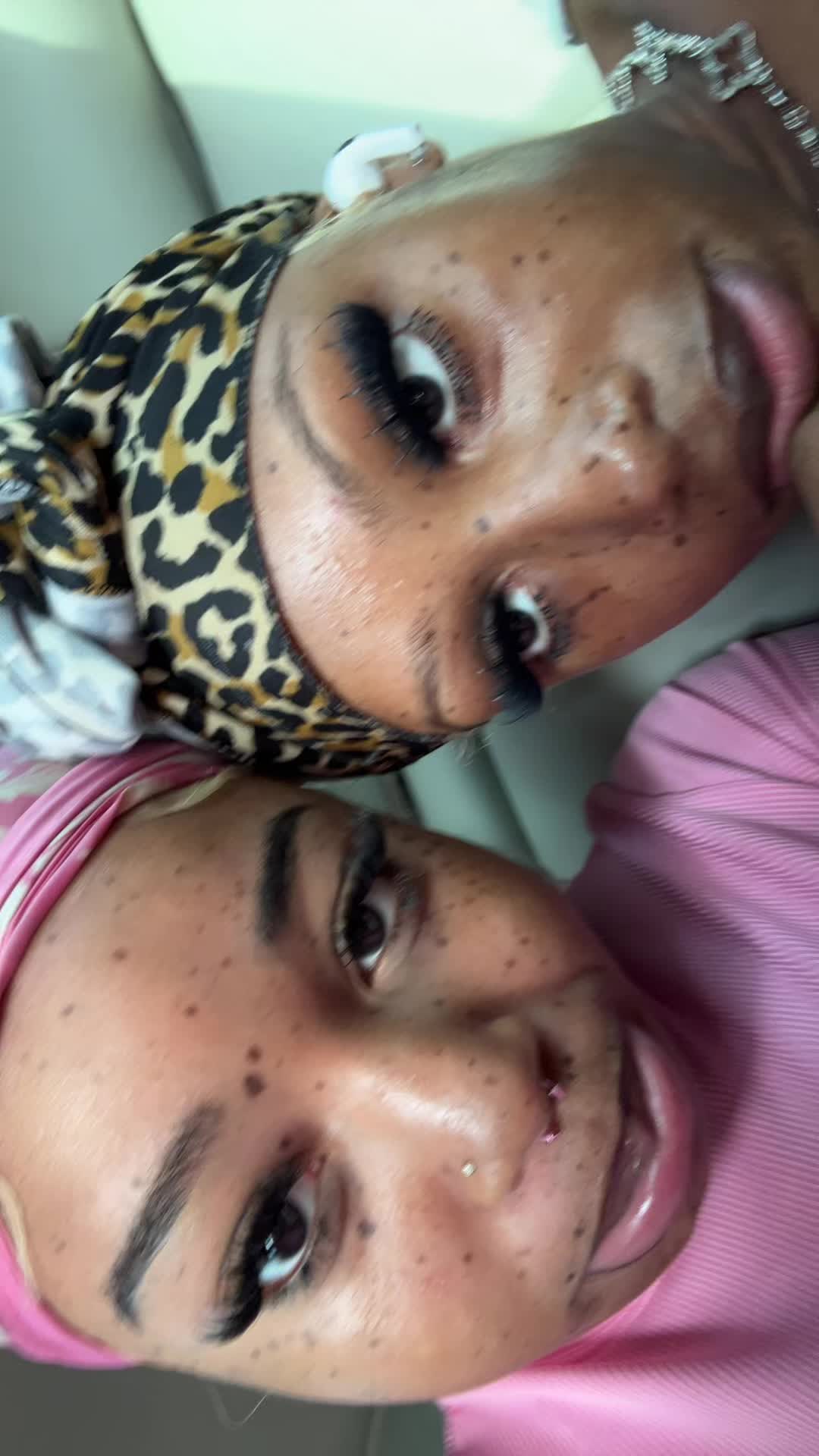 @👩🏽🦰