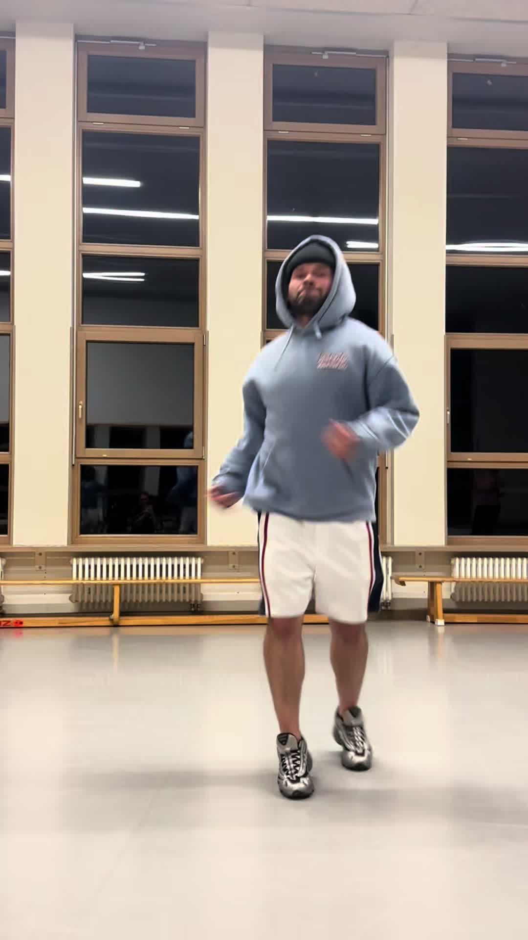 @ManuMoves