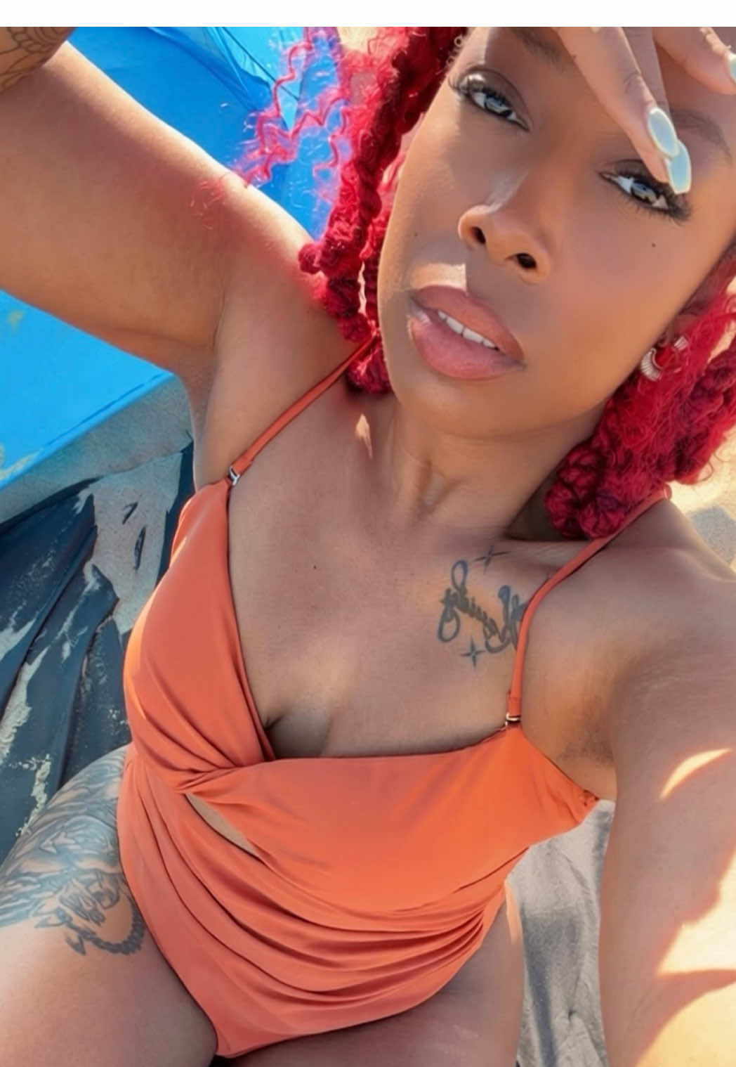 @Paris_Is_She