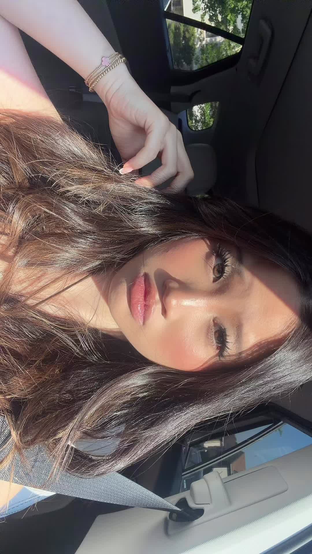 @isaqella