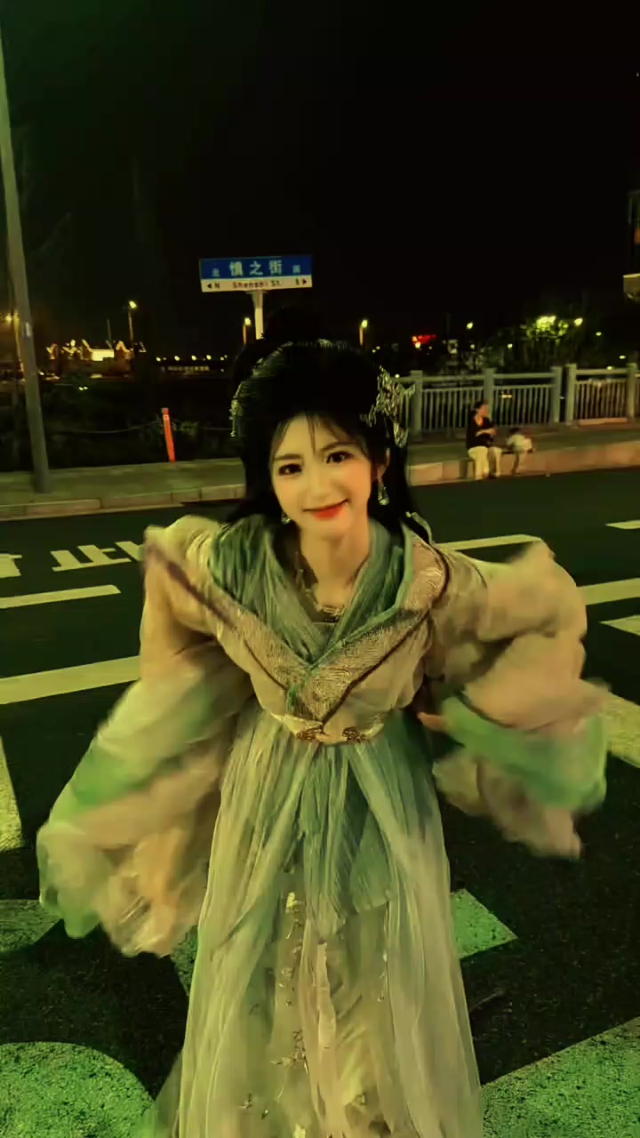 @石青(feifei)