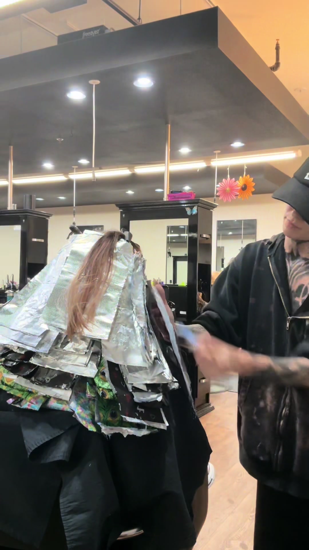@Logan Kelly | HAIRSTYLIST