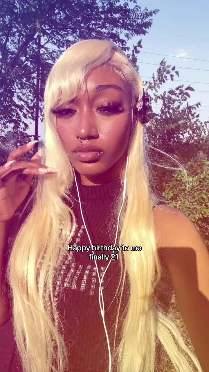 @1THICCNUGGET 👩🏾&zwj;❤️&zwj;💋&zwj;👩🏾
