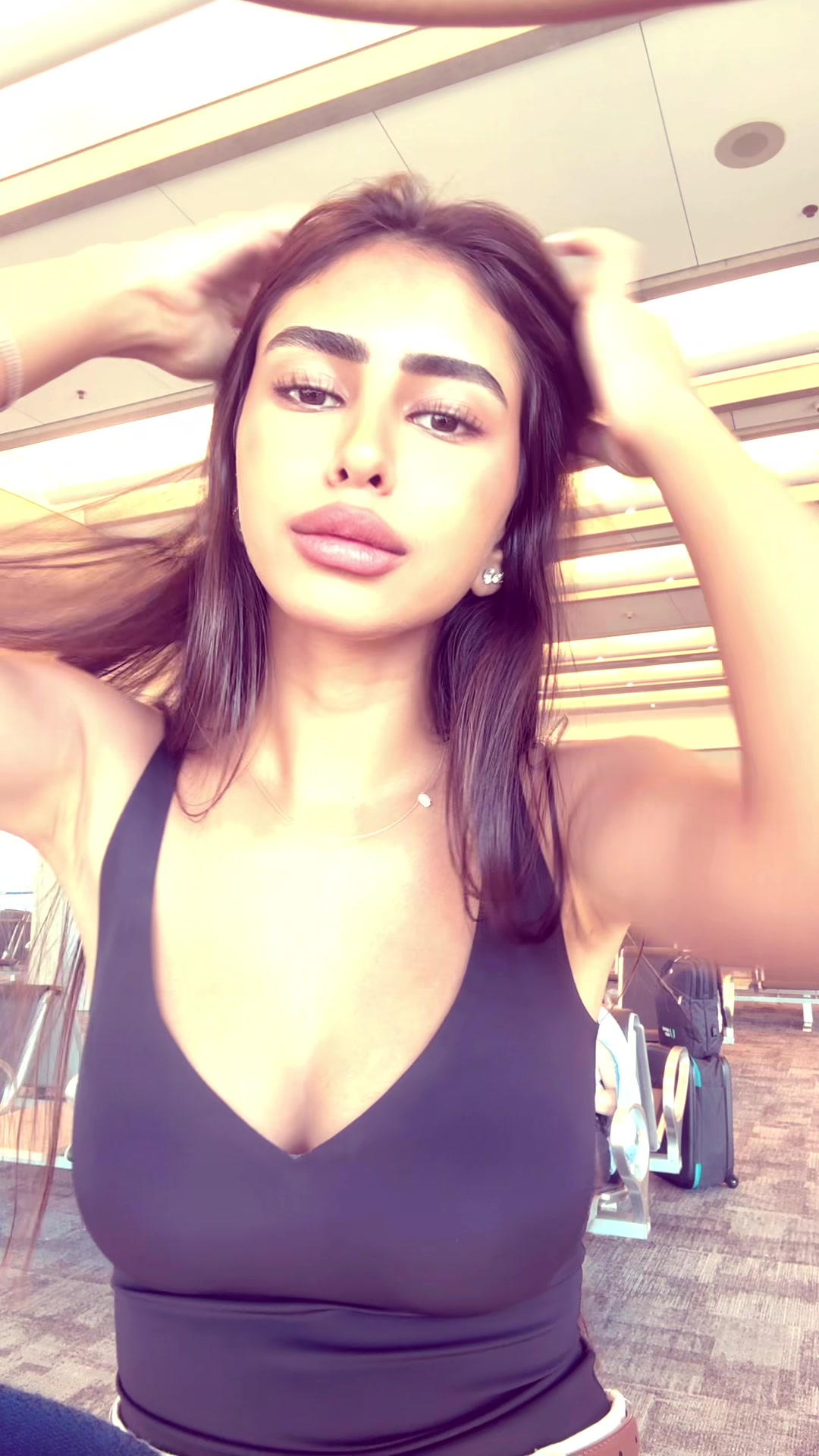 @אביב מרדכי | מדריכת ציפורניים