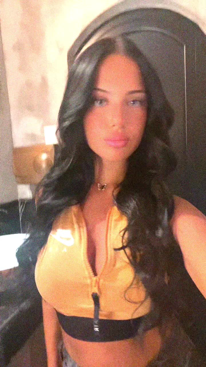 @𝑨𝒏𝒅𝒋𝒆𝒍𝒂