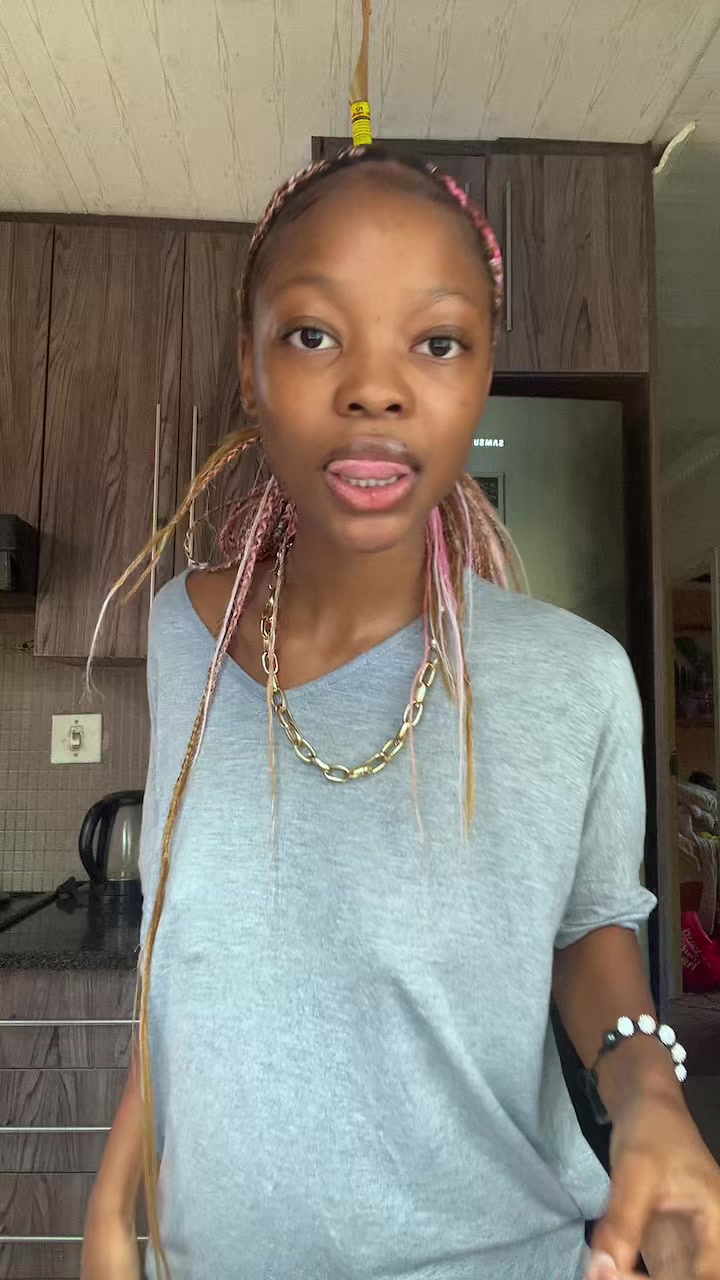 @Tshiamo