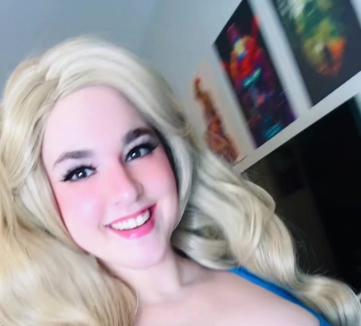 @sarawrcosplayy