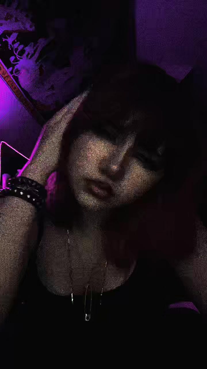 @Luna🤯