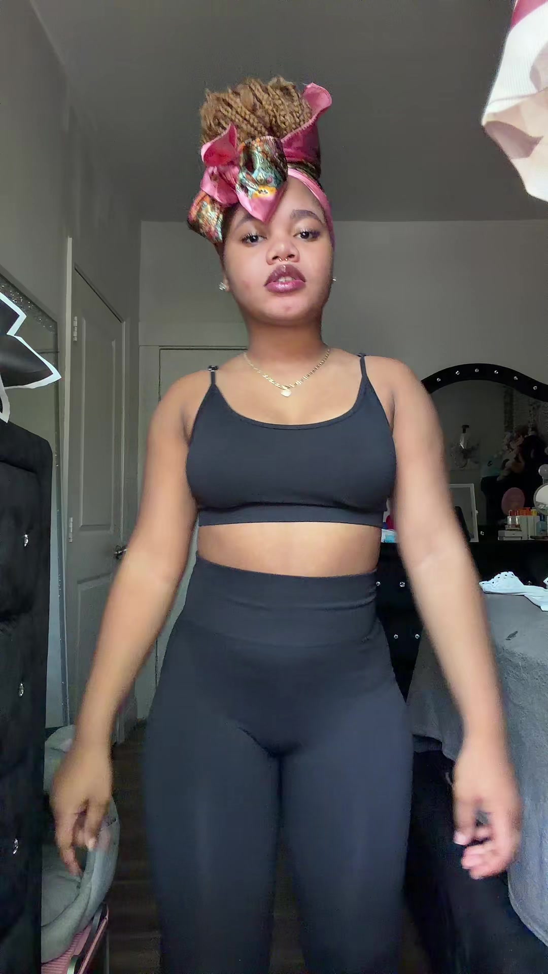 @𝒩𝒾𝒶