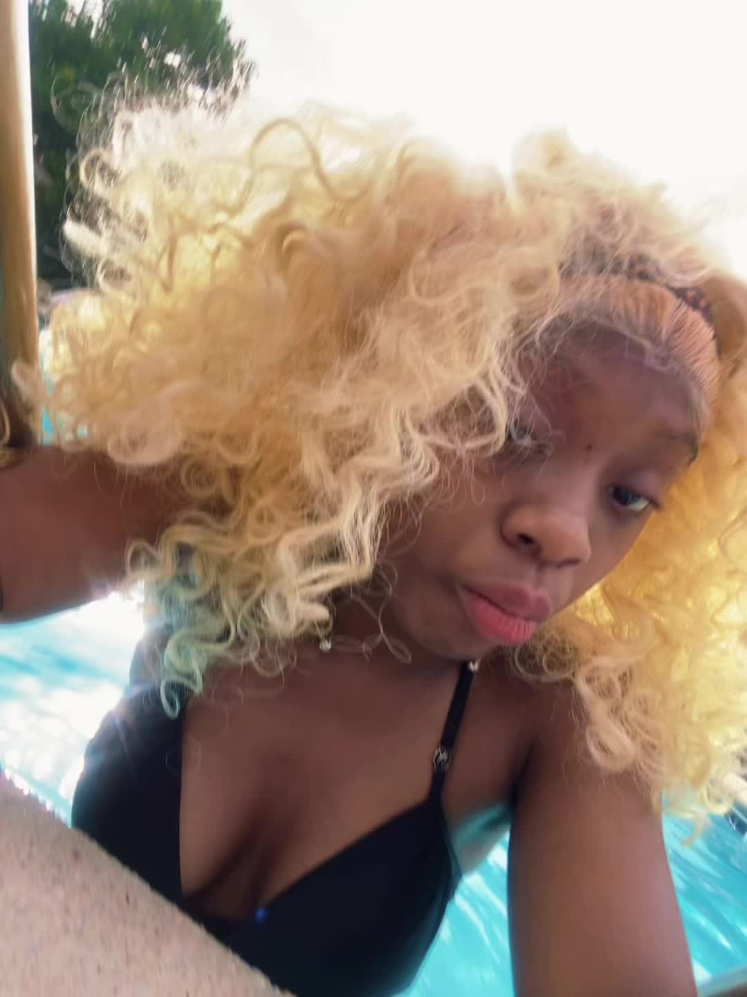 @LeonnaMarie ᥫ᭡