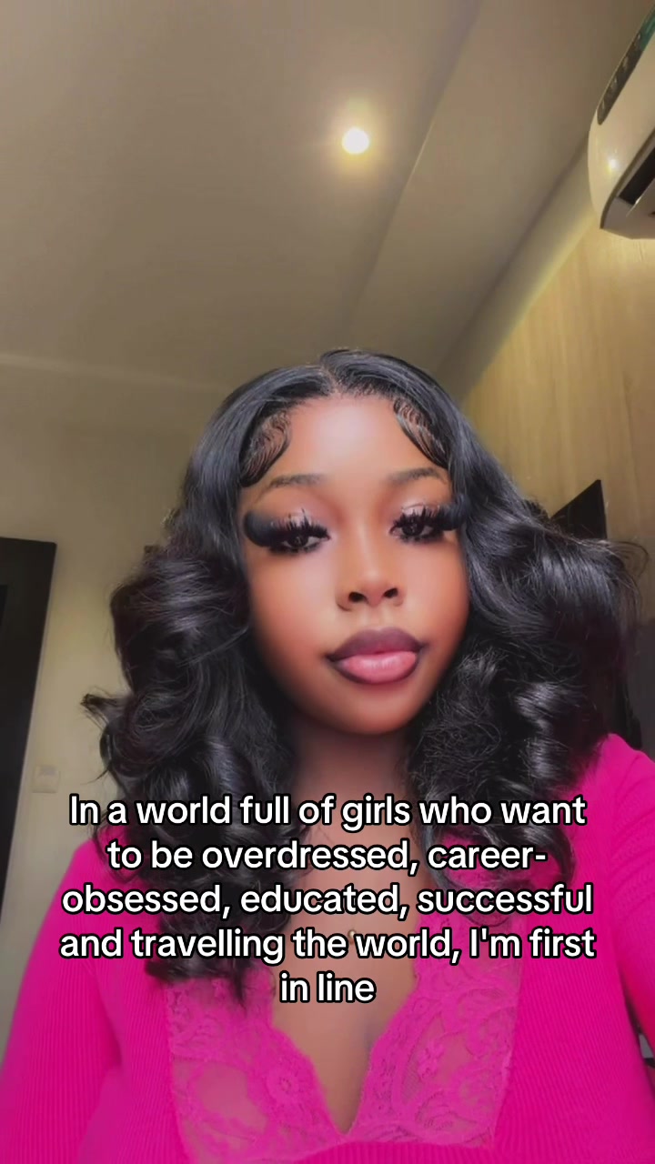@Ella🖤