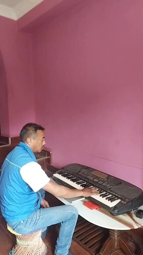 @भक्तलाल श्रेष्ठ