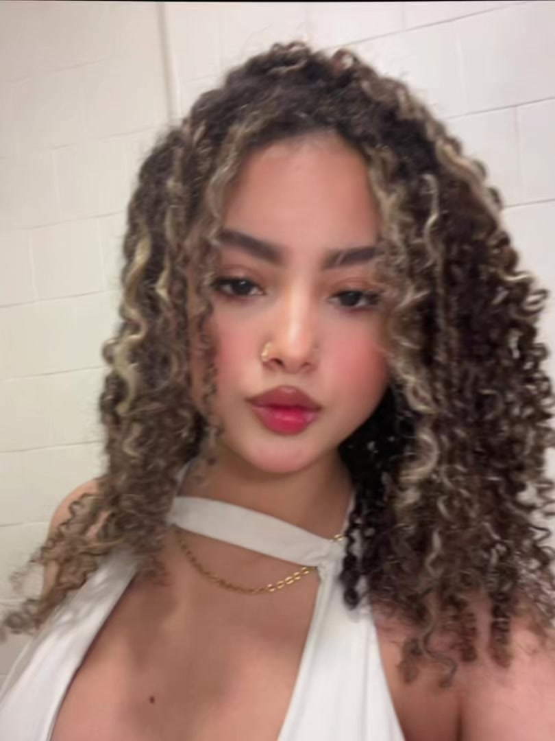 @Scarlethr_22