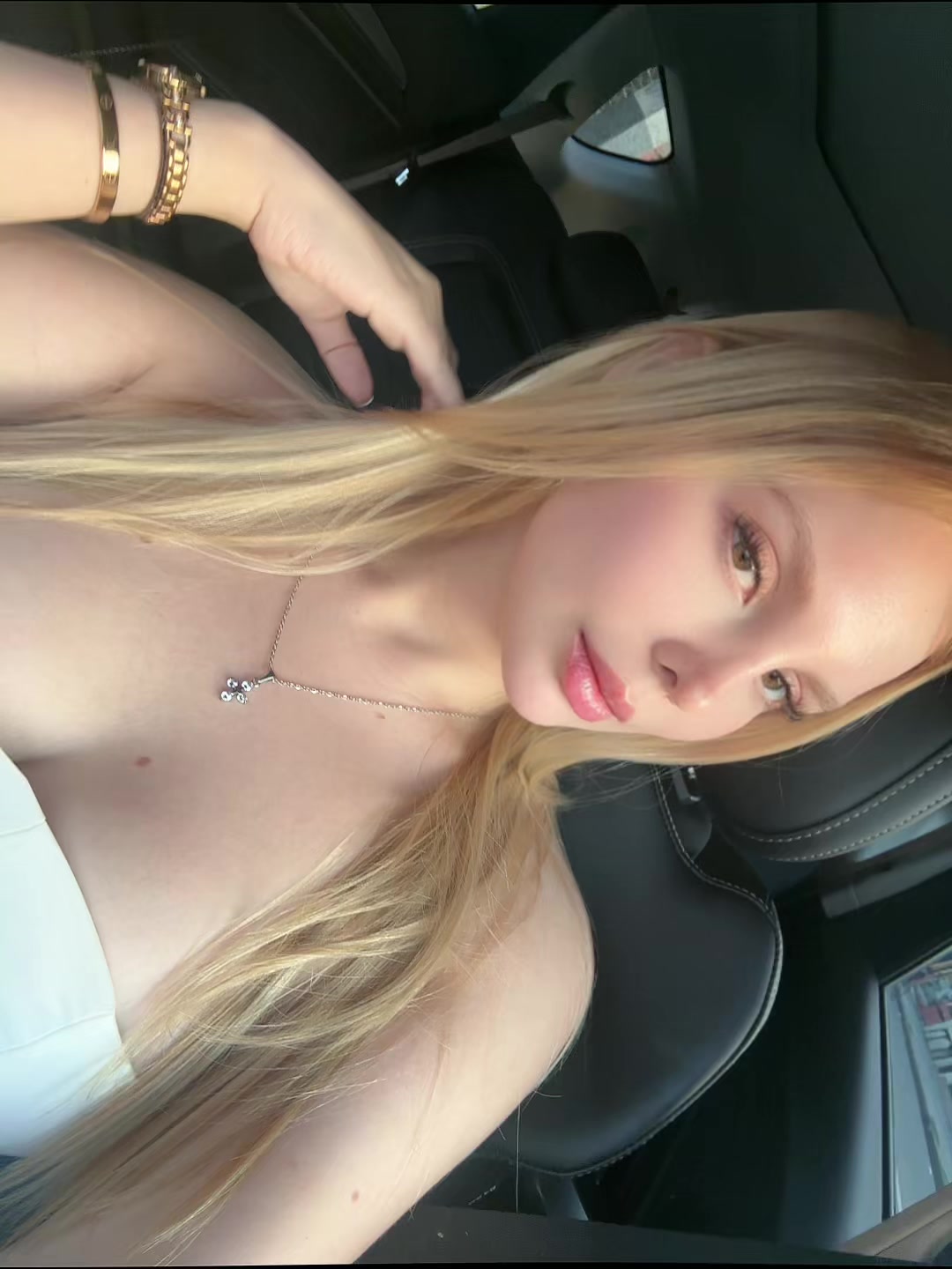 @Nella
