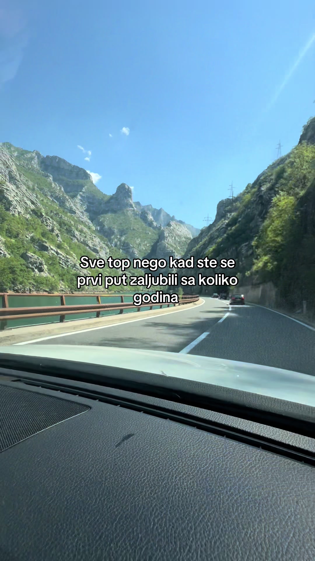 @🏄🏿♂️
